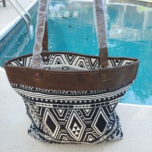 NEW Thirty One REVERSIBLE Rio Weave Tote & Pouch